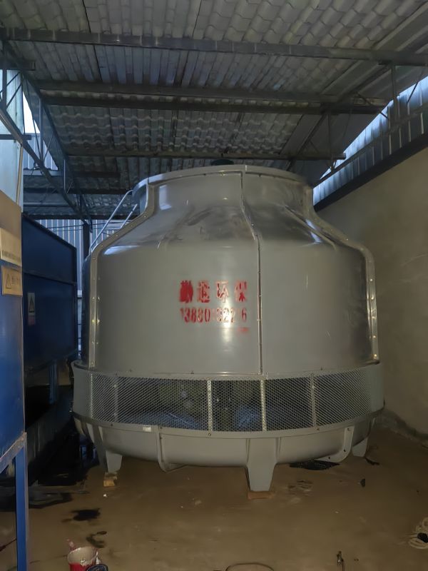 内江2<strong>200t玻璃钢冷却塔</strong>